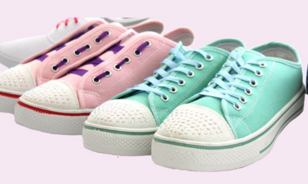 Aksen Kontras pada Tali Sepatu